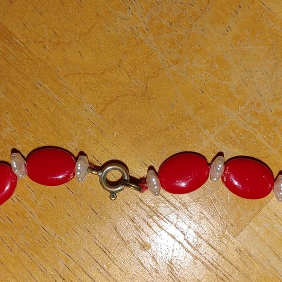 🍀3 for $25🍀Red & White necklace - Picture 2 of 2